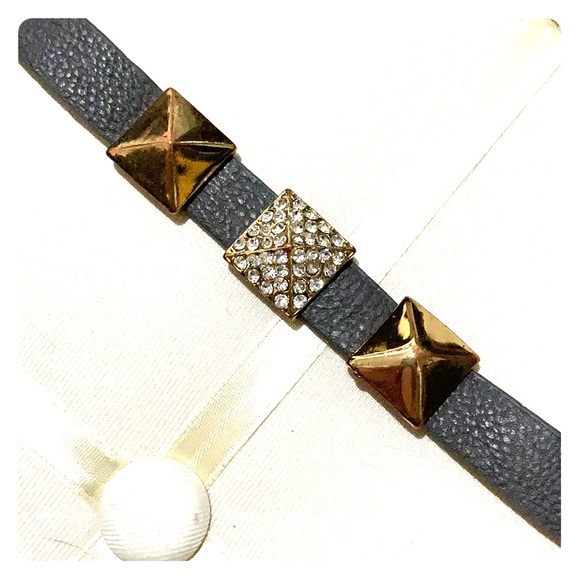 🌹 3/$20 Cute studded faux leather snap bracelet - Picture 1 of 3